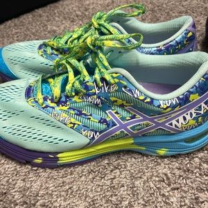 Woman Asics size 8 1/2